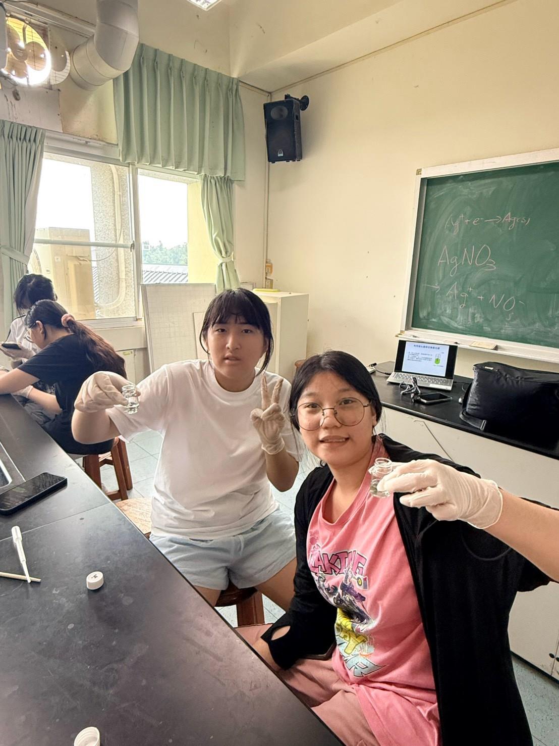 115嘉大化學實驗體驗課(高一)(38)