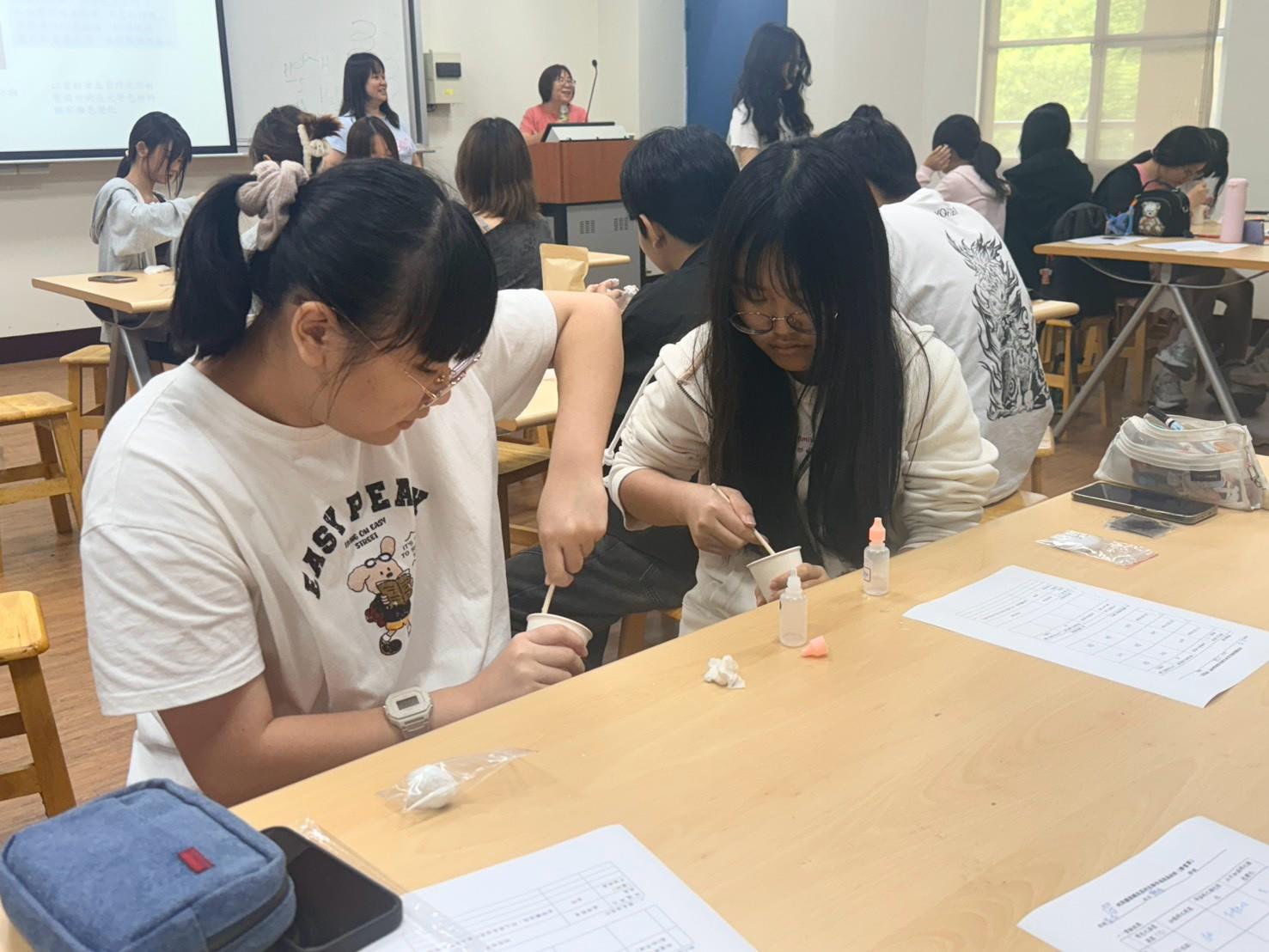 115嘉大化學實驗體驗課(高一)(61)