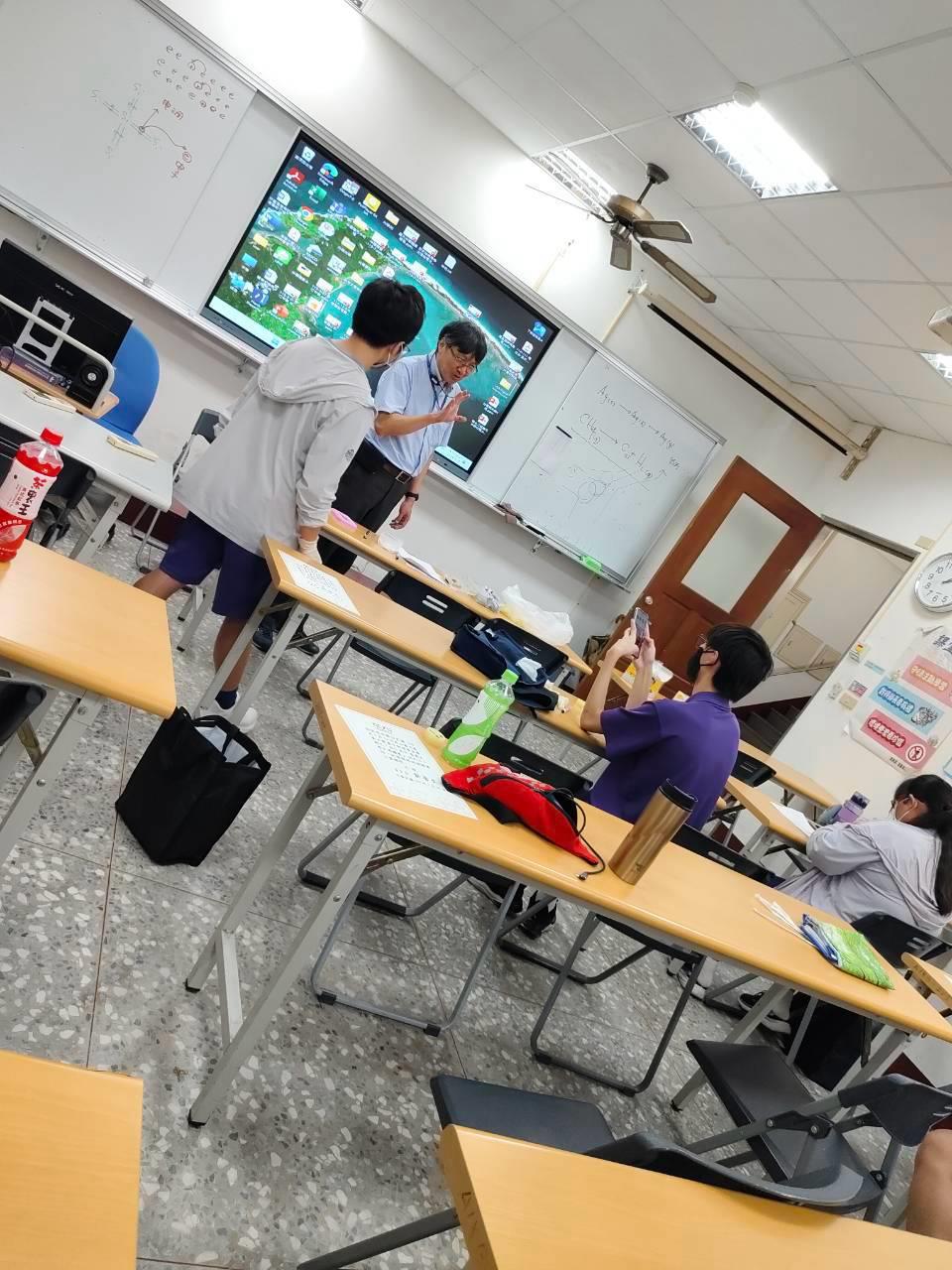115嘉大半導體演驗課程(高二)(13)