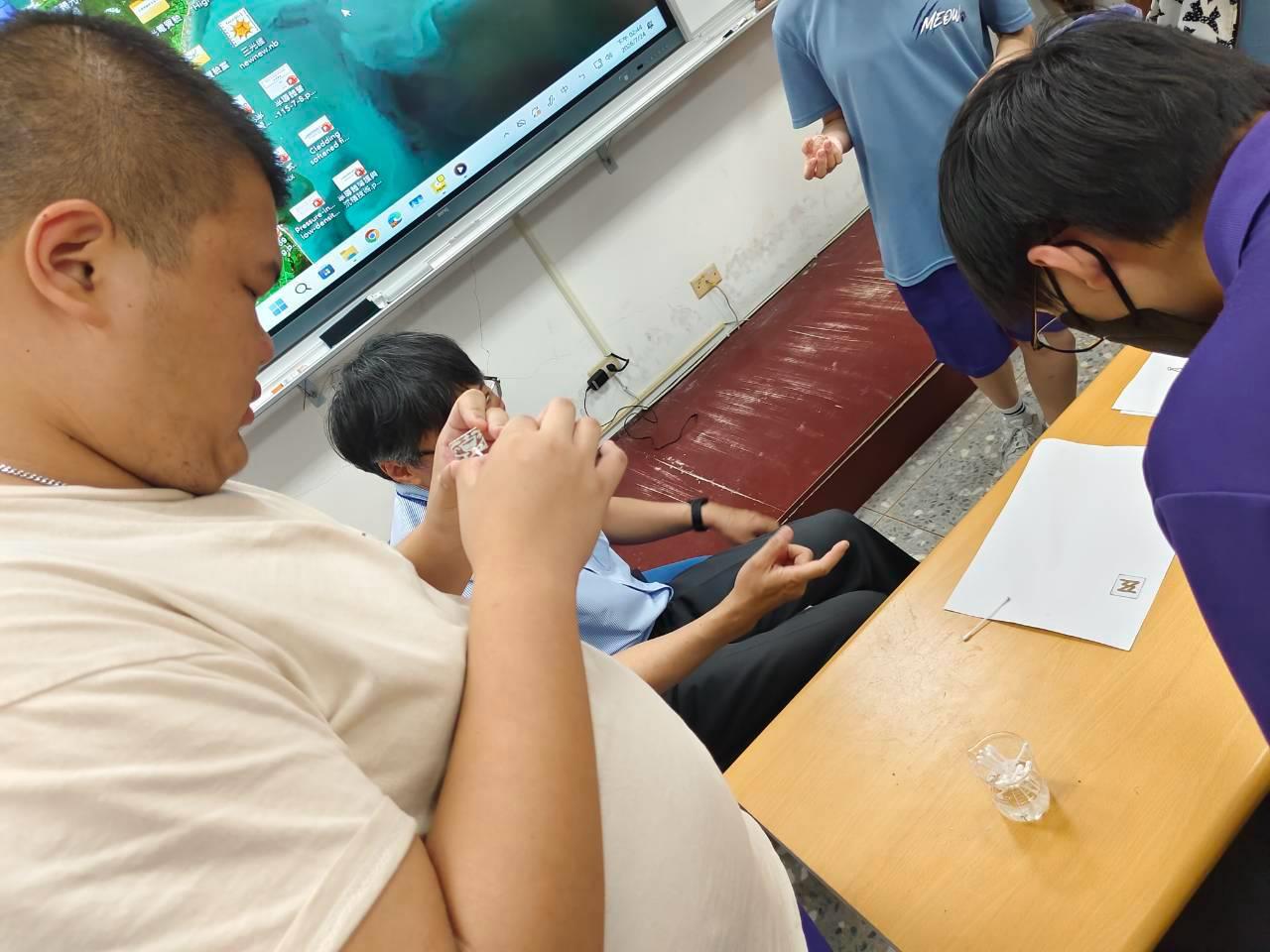 115嘉大半導體演驗課程(高二)(1)
