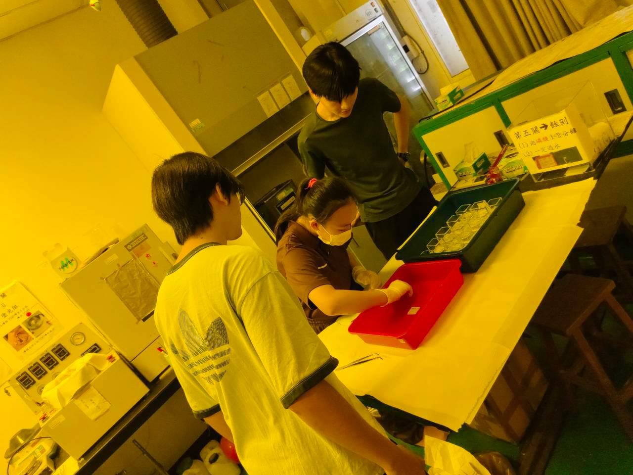 115嘉大半導體演驗課程(高二)(68)